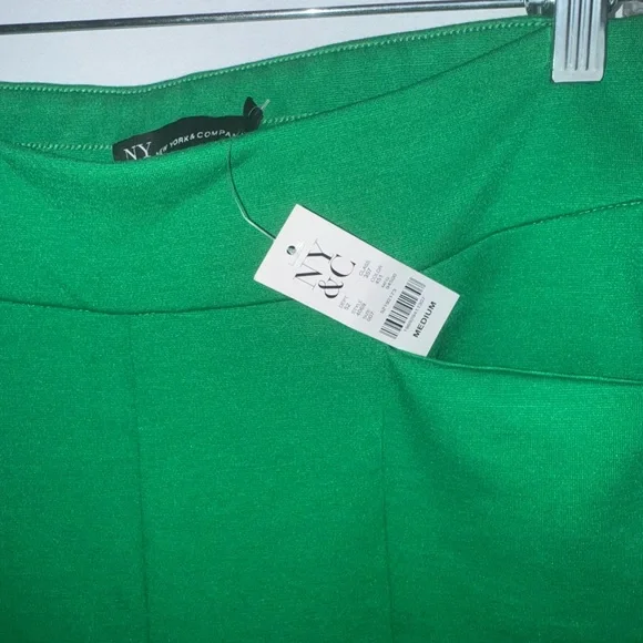 New York & Company Vibrant Green Women's Trousers - Picture 3 of 3